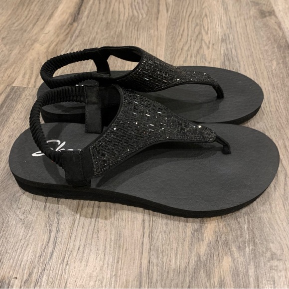 Skechers Shoes - Sketchers  Black T Strap Sandal Womens 7 Jewels Shoe Comfort Yoga Mat